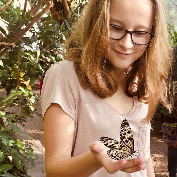 Meet your Posher, Ava - Picture 1 of 1